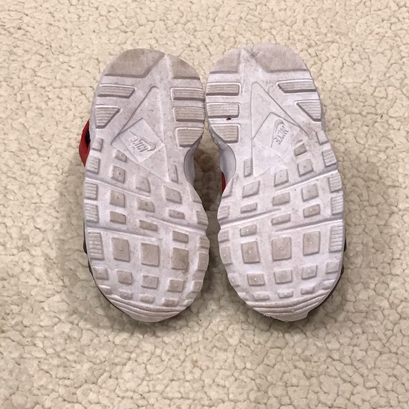 Nike Fashion Athletic Shoes
Toddler Boy or Girl Size 6
Smoke Free Home
Bundle & - Picture 13 of 13